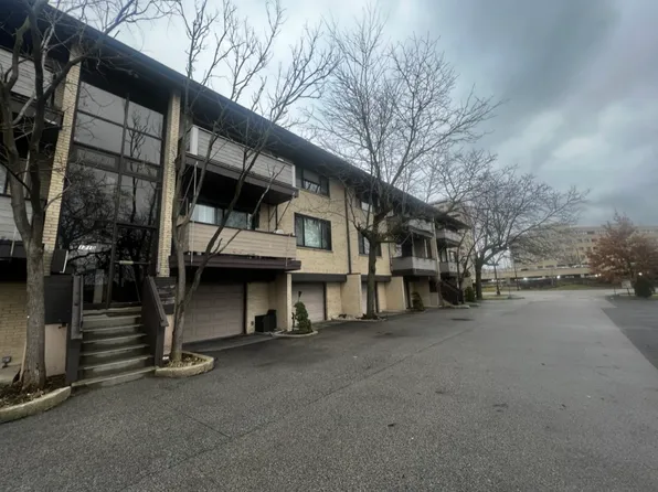 1710 Dempster St APT A, Park Ridge, IL 60068