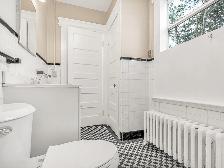1035 Dixwell Ave — Photo 15