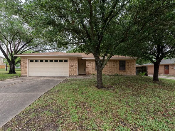 3501 Oak Ridge Dr, Bryan, TX 77802