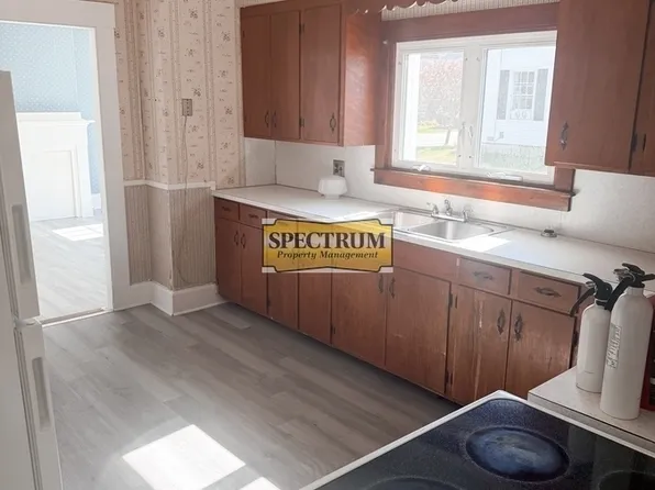 47 Church St, Oakland, ME 04963