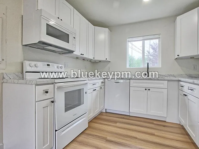 2905 Main St — Photo 3