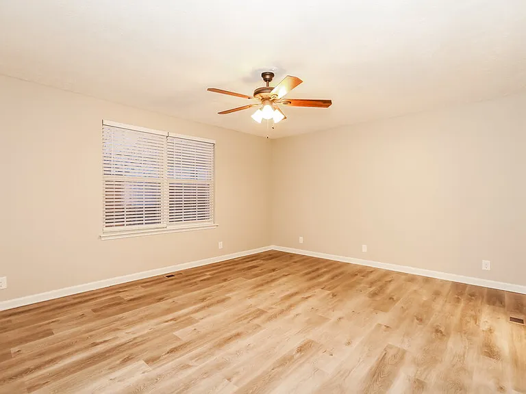 4505 Hunters Green Cir — Photo 9