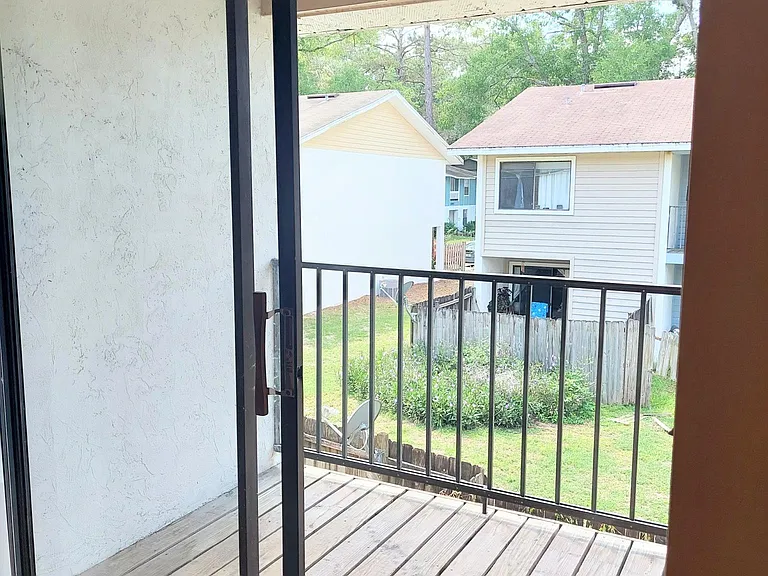 2136 SW 39th Dr — Photo 11