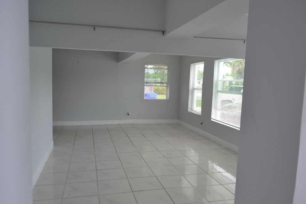 608 NW 20th Court, photo 7