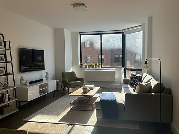 4th image of 70 Battery Pl APT 617