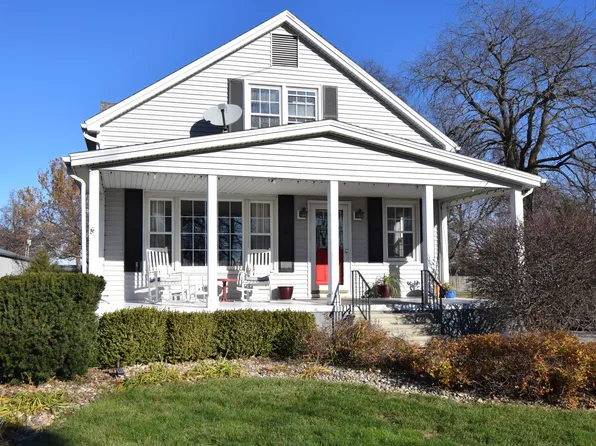 557 W Lincoln St, El Paso, IL 61738