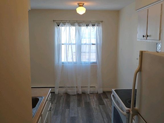 2nd image of 2422 W Berwyn Ave #Qsyfdts4p