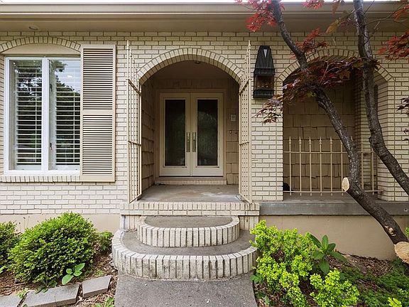 4th image of 3901 S Sherman Dr