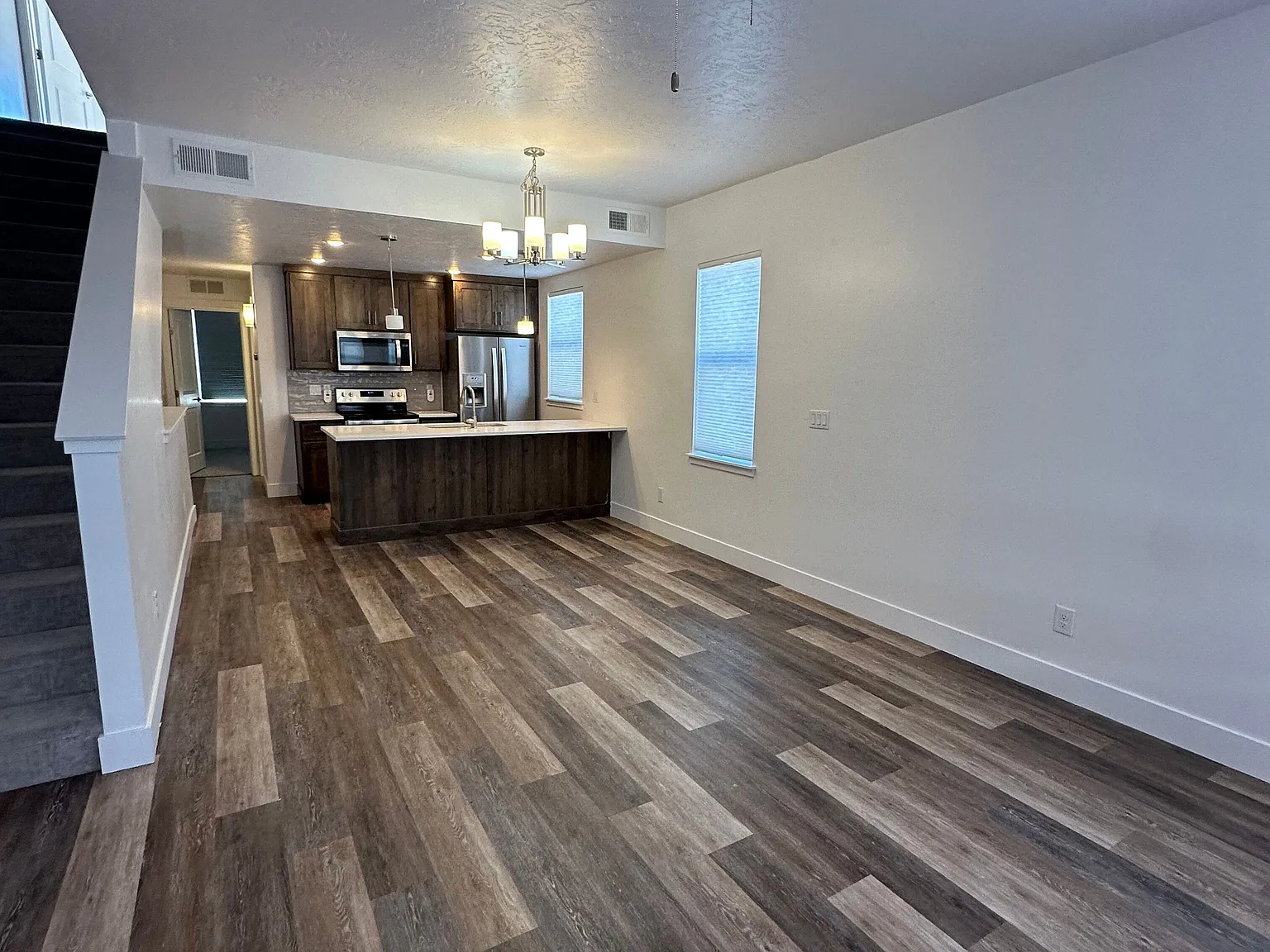 3 bed, 1565 sqft, $2,400 — Photo 4