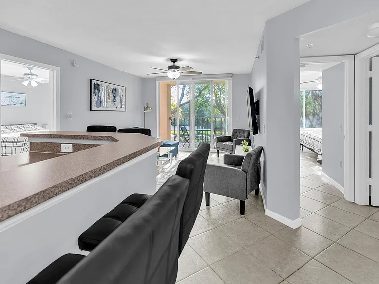 214 Villa Cir #214 — Photo 4
