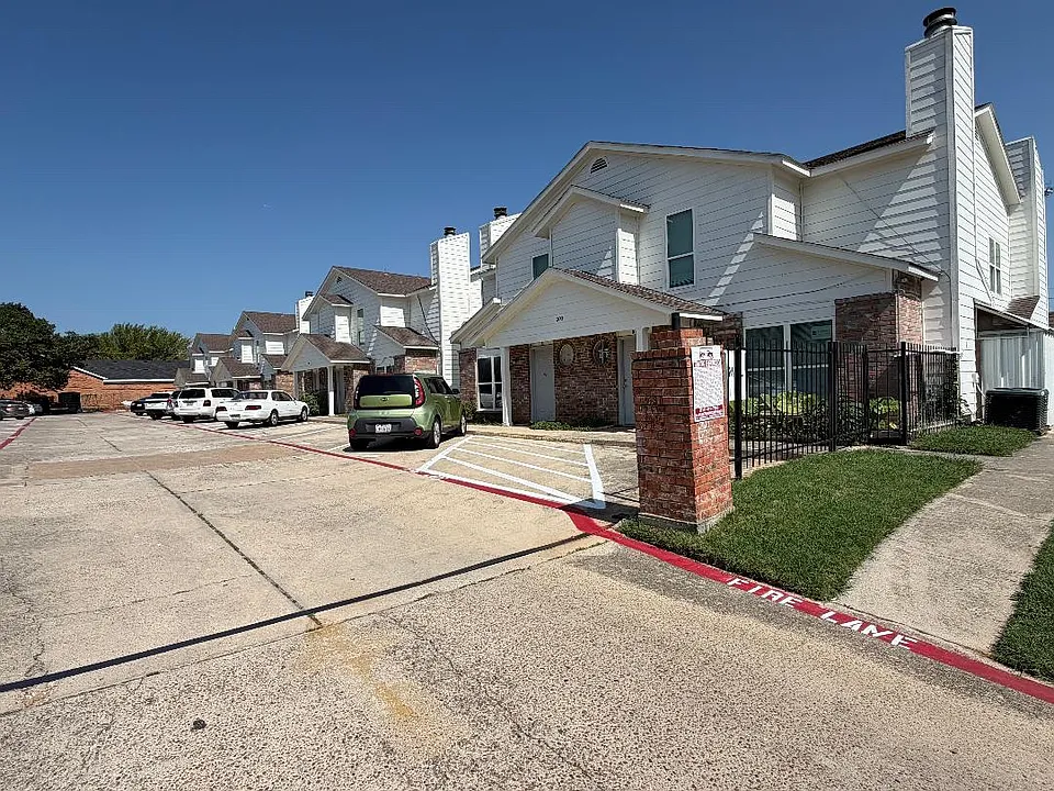 N Oak St