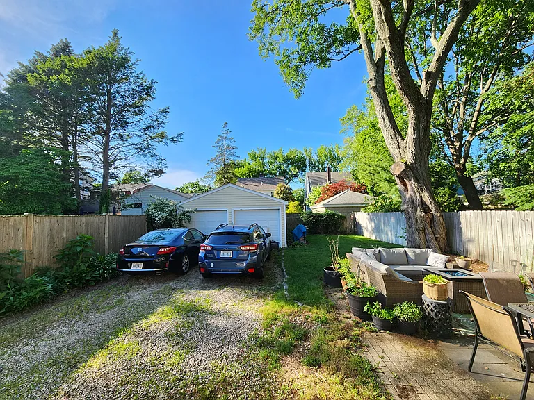 20 Lincoln Ave — Photo 4