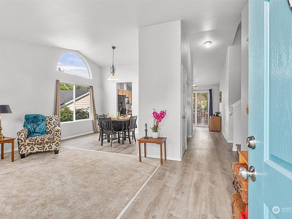 3rd image of 421 Rainbow Place