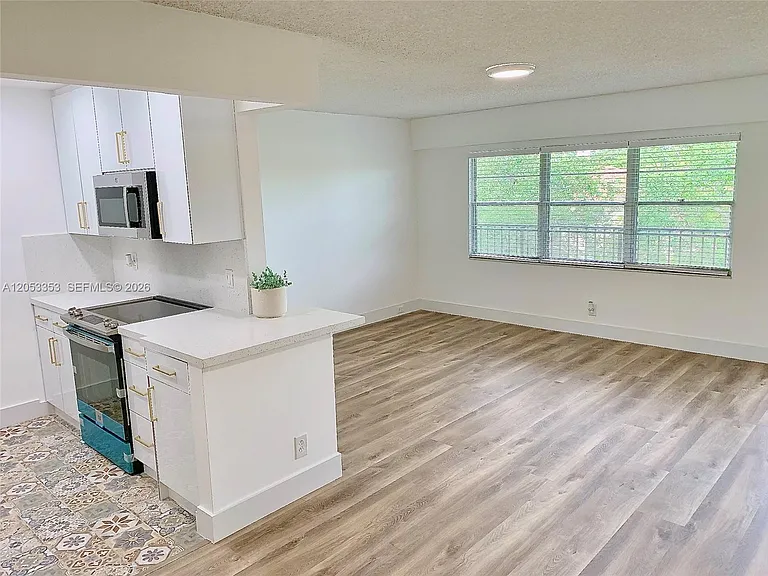 101 SW 132nd Way #413J — Photo 8