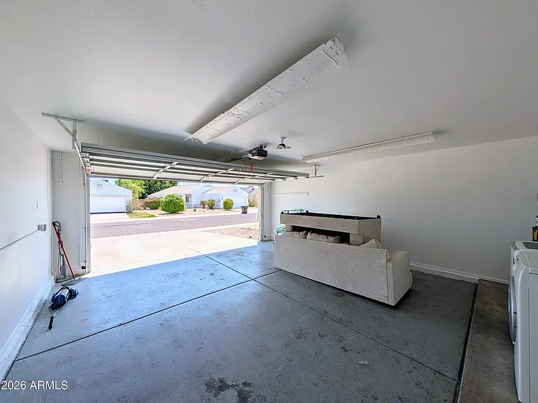 2824 W Angela Dr — Photo 50