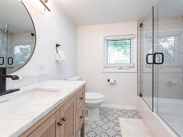 640 Broadway St — Photo 23
