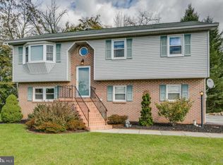 8 Brookside Cir, Dillsburg, PA 17019