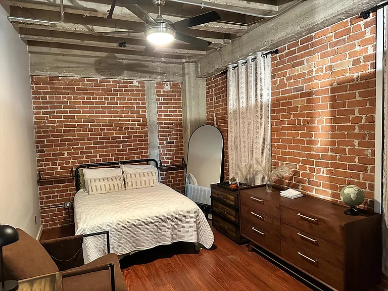 114 W Adams St #402 — Photo 7