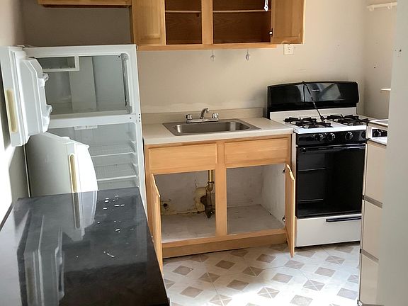 2nd image of 946 59th St APT 4A