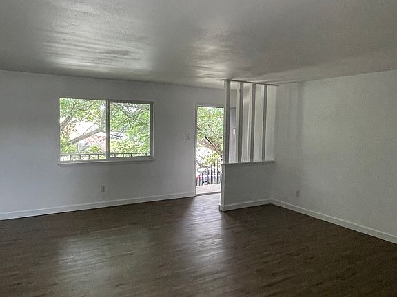 4th image of 2106 Hunt Dr #C