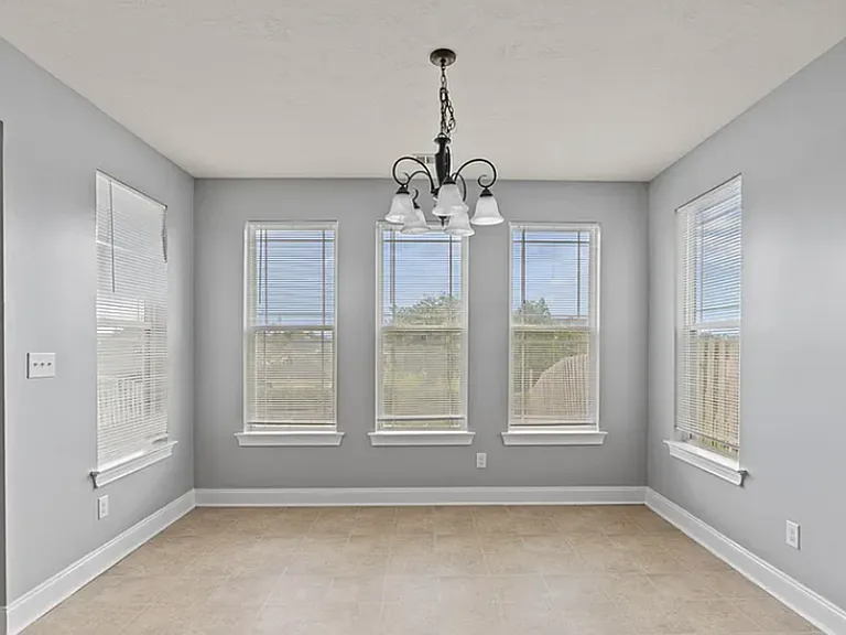 632 Dunrobin Ln — Photo 11