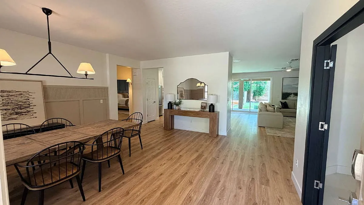 1121 East Powell Way — Photo 3