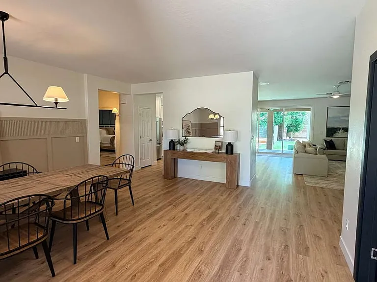 1121 E Powell Way — Photo 3