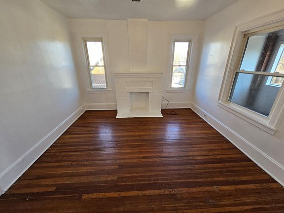 4th image of 702 Montrose Ave SE Unit A