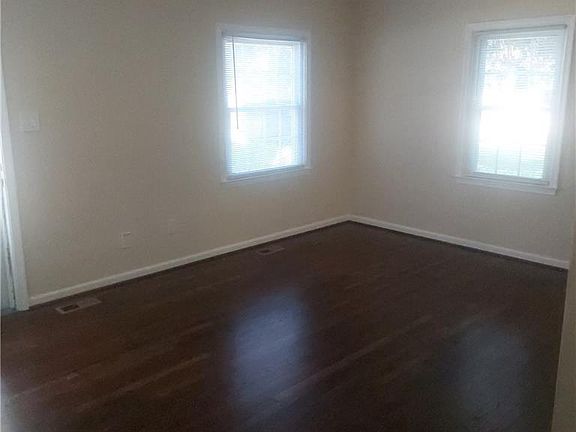 4th image of 34 Westover St