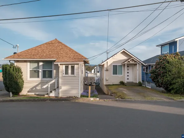 443 SW 7th St, Newport, OR 97365