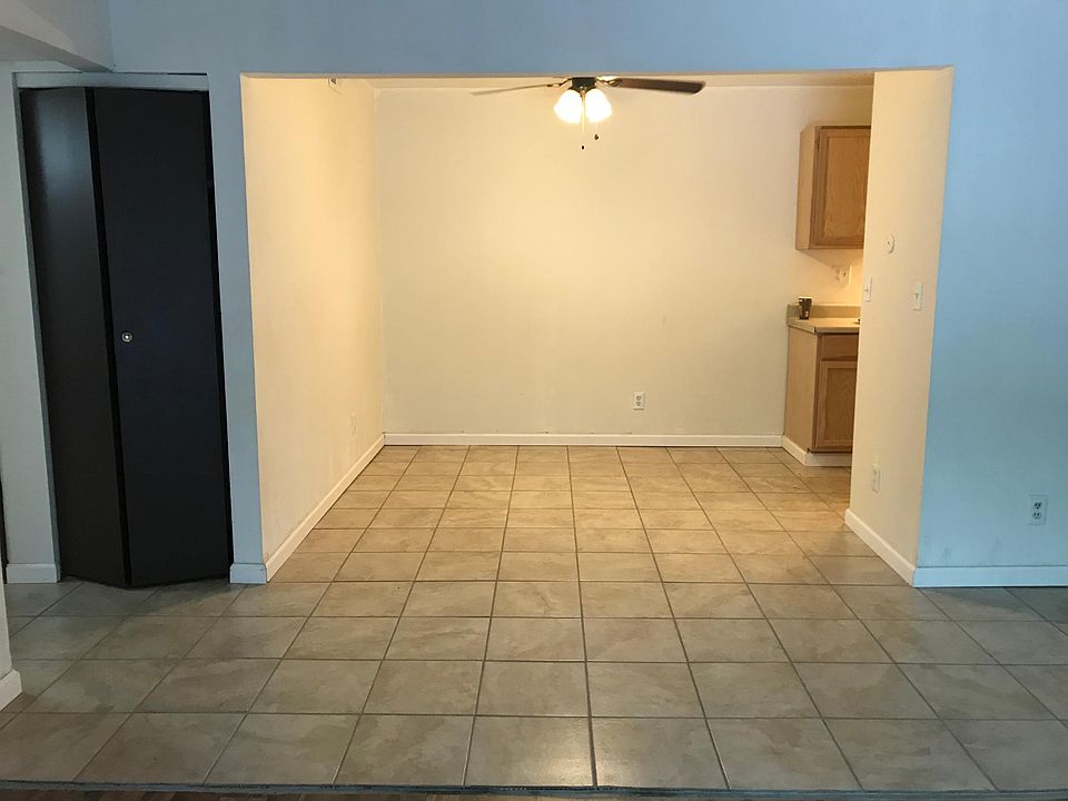 1st image of 5207 N Knoxville Ave APT 203