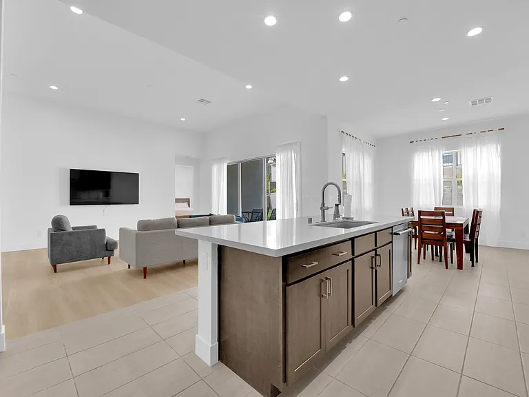 323 Robledo St — Photo 11