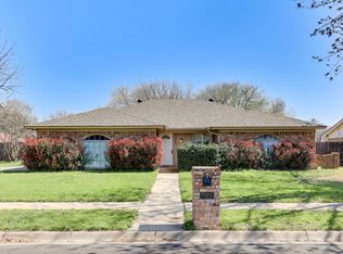 7020 Stonybrooke Dr, North Richland Hills, TX 76182