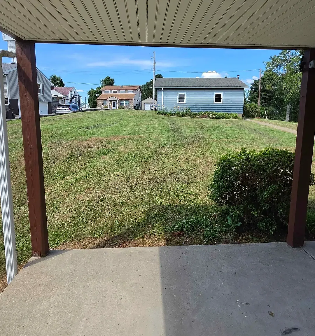 3 bed, 844 sqft, $1,400 — Photo 2