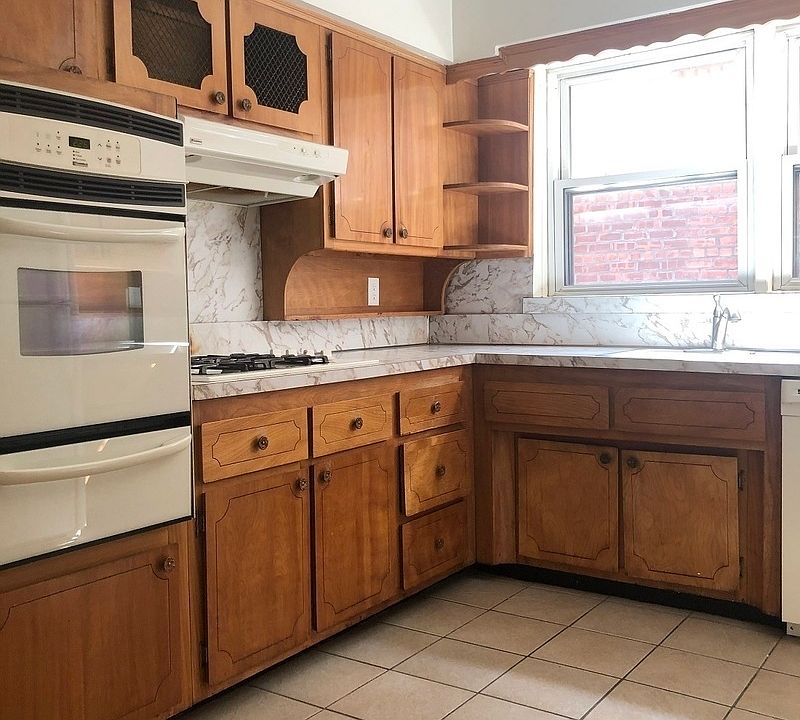 1st image of 759 E 56th St #2