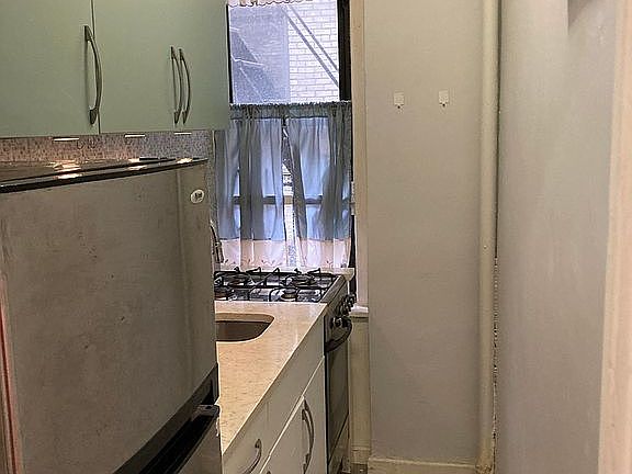 4th image of 4107 42nd St APT 5H