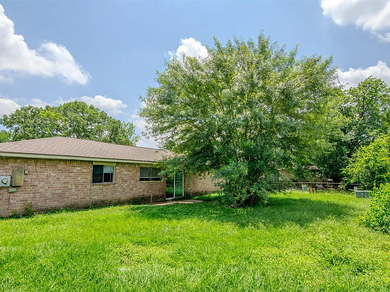 9311 Golden Wood Ln — Photo 12