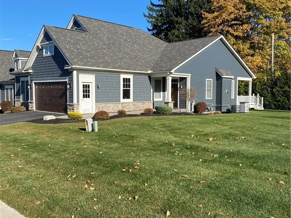 3 Greenpoint Trl, Pittsford, NY 14534
