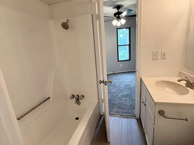205 W Woodruff — Photo 10