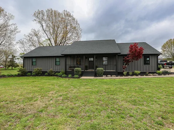 100 Carriage Ln, Benton, KY 42025