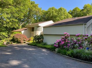 5 Saddle Ct, Oyster Bay, NY 11771
