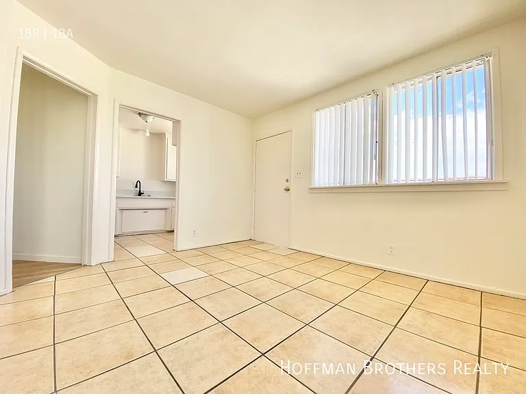 1425 W Jefferson Blvd #1/2 — Photo 1