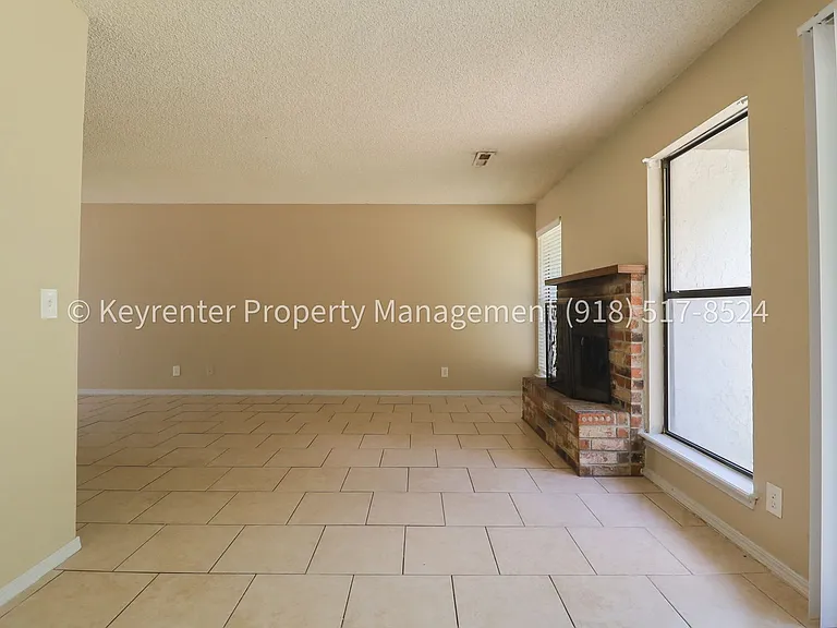 4902 S Gum Ave — Photo 52