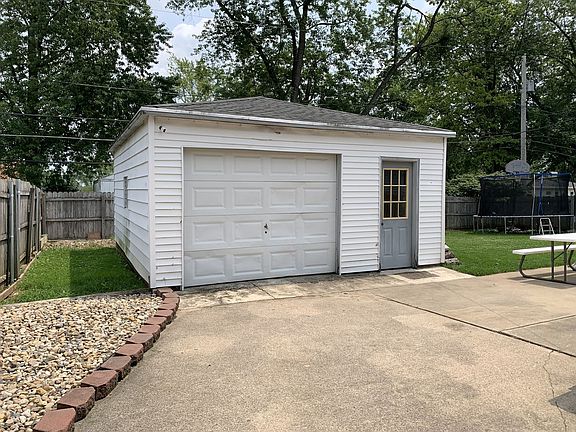 5th image of 552 Evergreen Ln