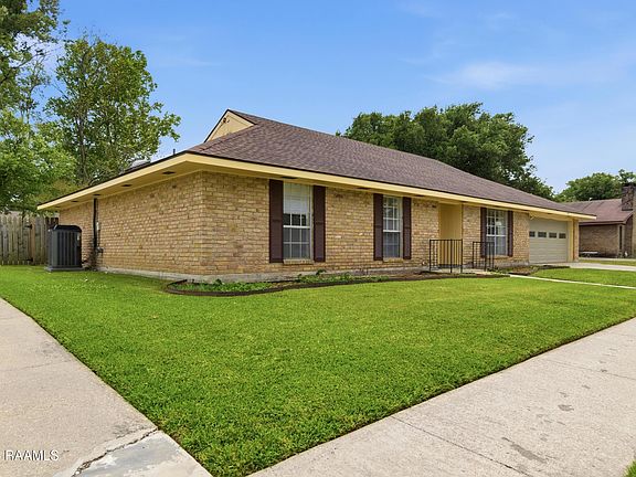 2nd image of 206 Persimmon Pl