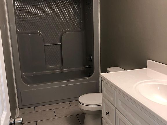 5th image of 1103 Seymour Dr