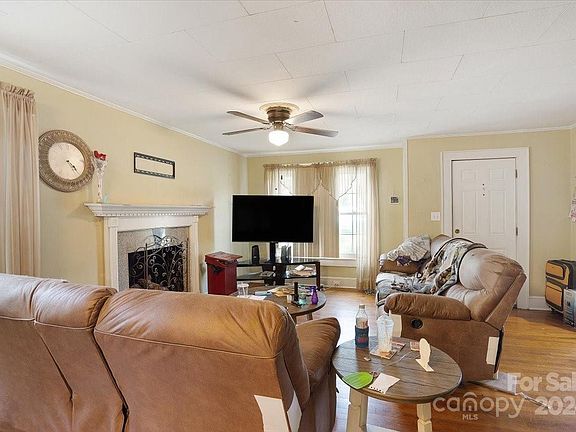 3rd image of 237 Sharon Ave NW