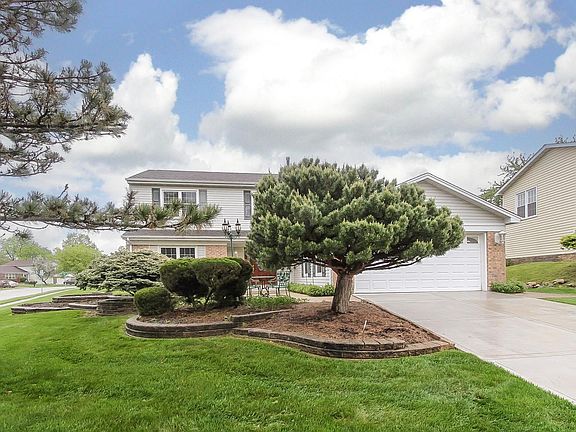 2nd image of 105 Warwick Dr