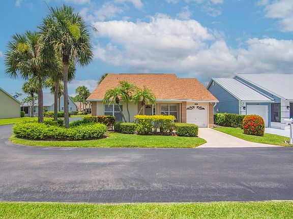 2nd image of 326 NW Tuscany Court
