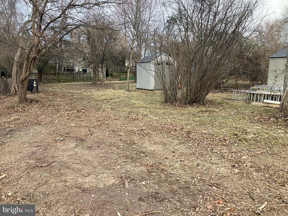 2nd image of 1016 N George Mason Dr